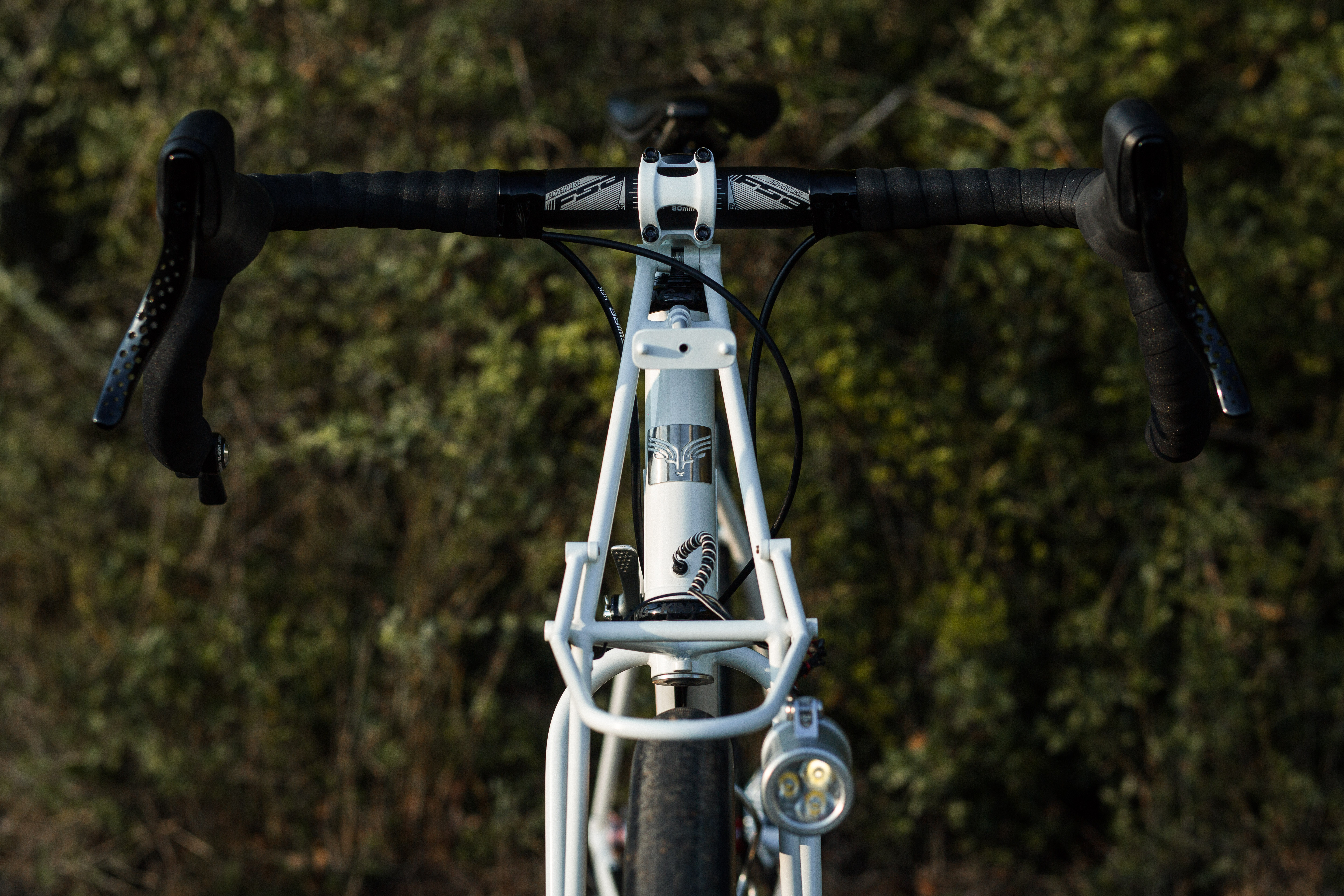 PechTregon-velo-GravelTour-blanc-par-AubinBERTHE-Bidaia-16