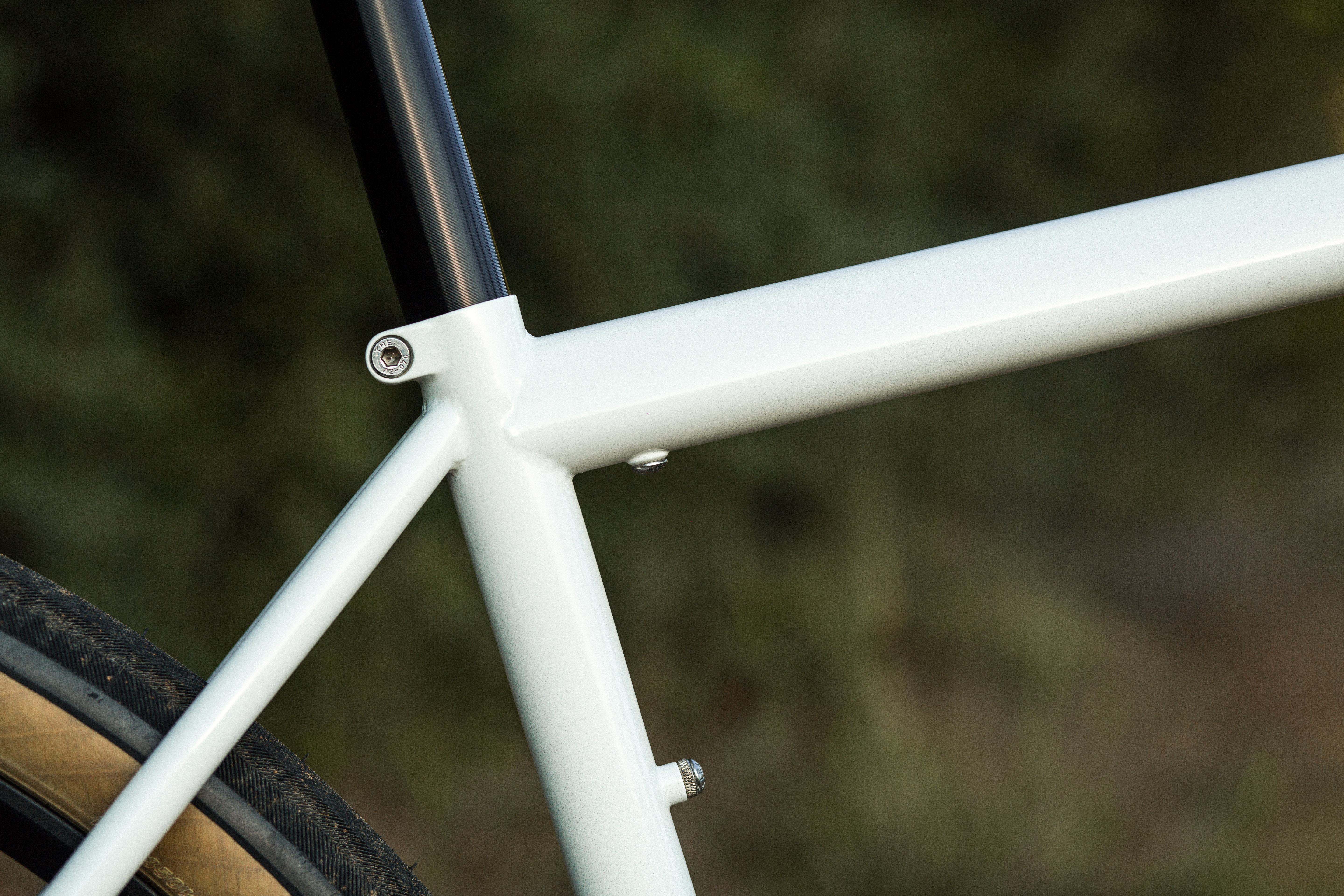 PechTregon-velo-GravelTour-blanc-par-AubinBERTHE-Bidaia-27