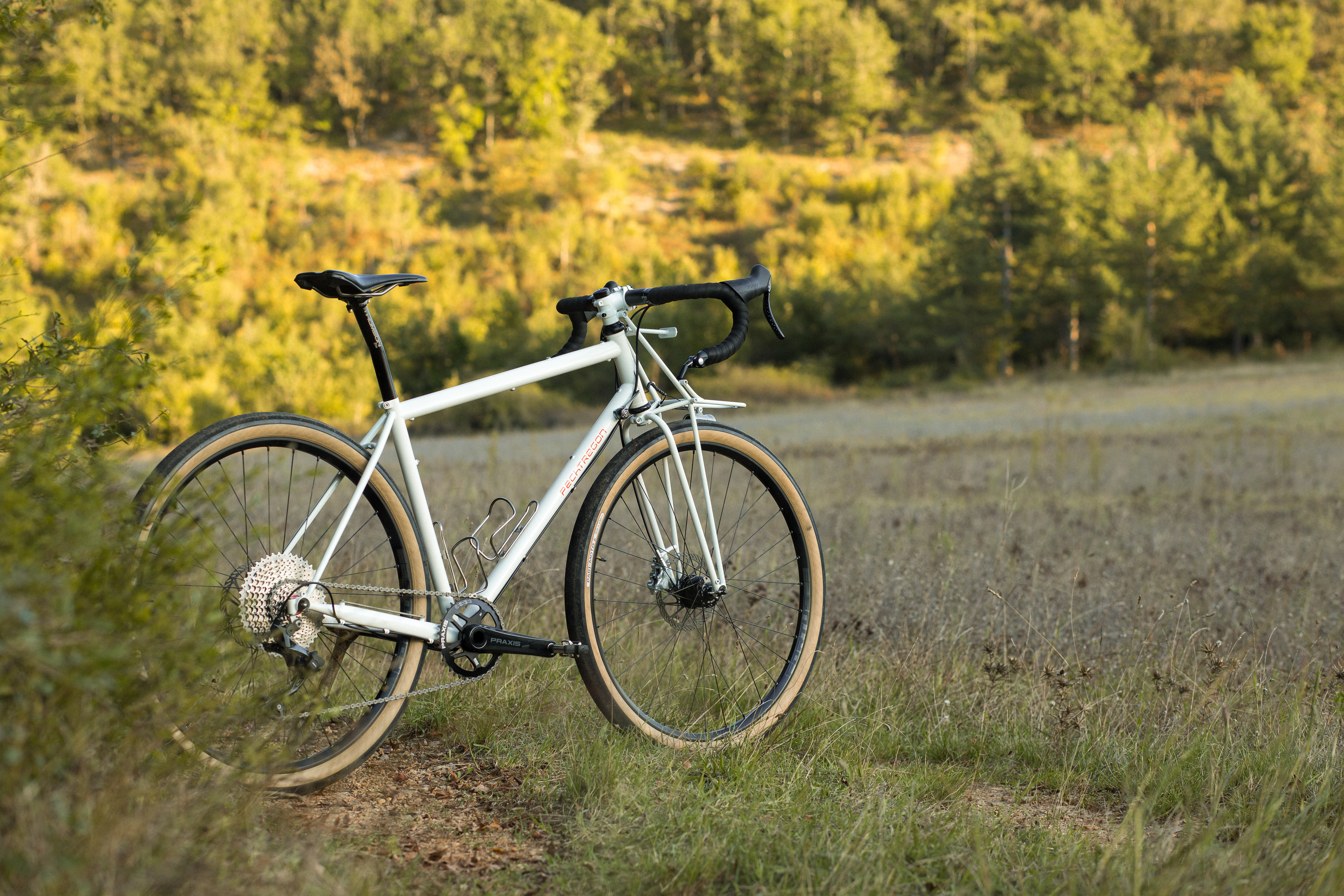 PechTregon-velo-GravelTour-blanc-par-AubinBERTHE-Bidaia-42